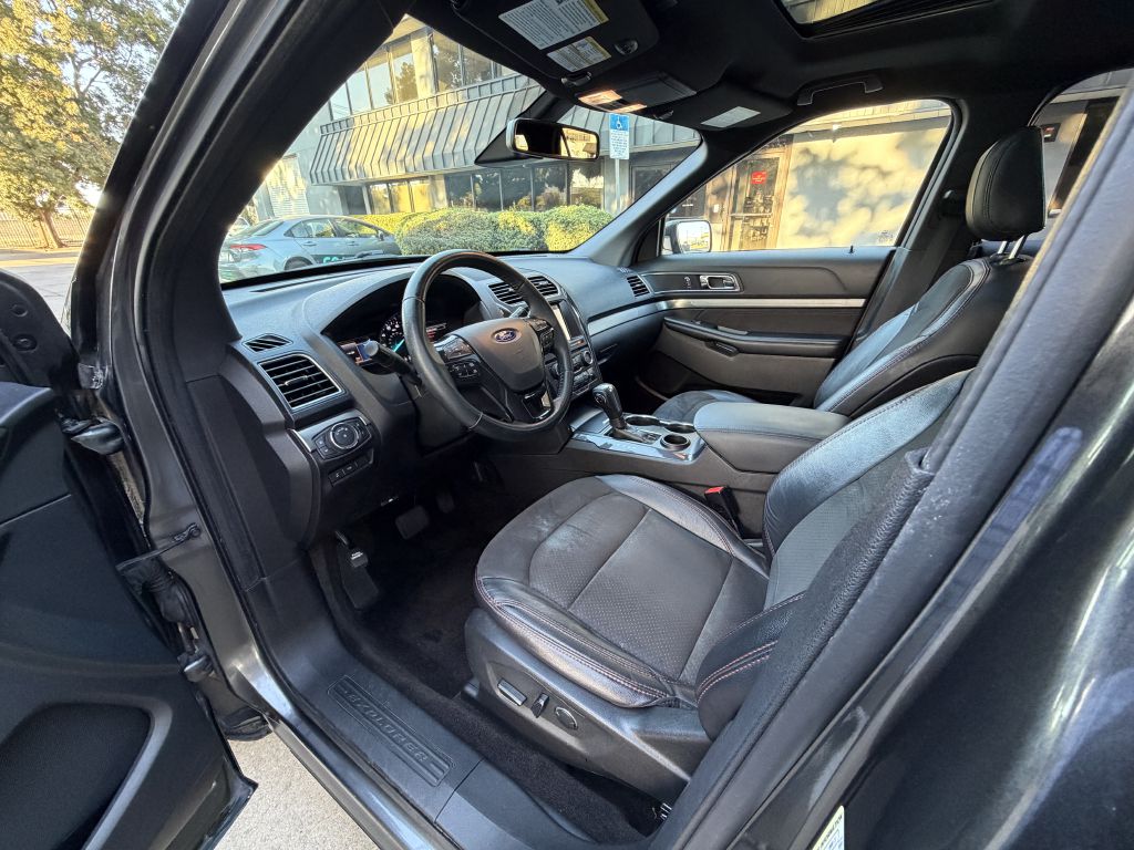 Photo 15 of this FORD EXPLORER