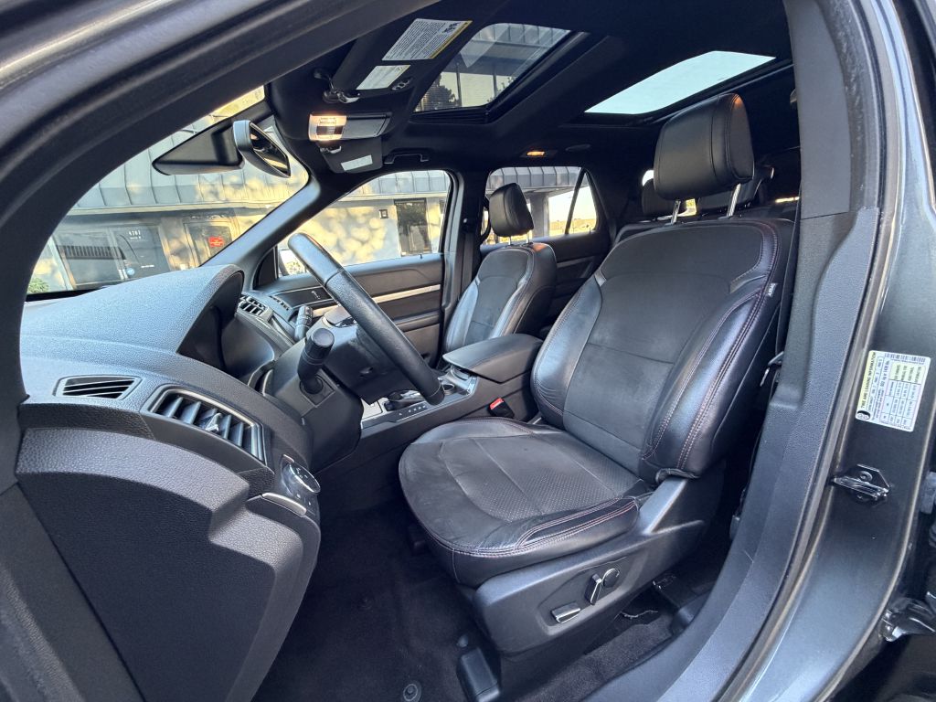 Photo 16 of this FORD EXPLORER