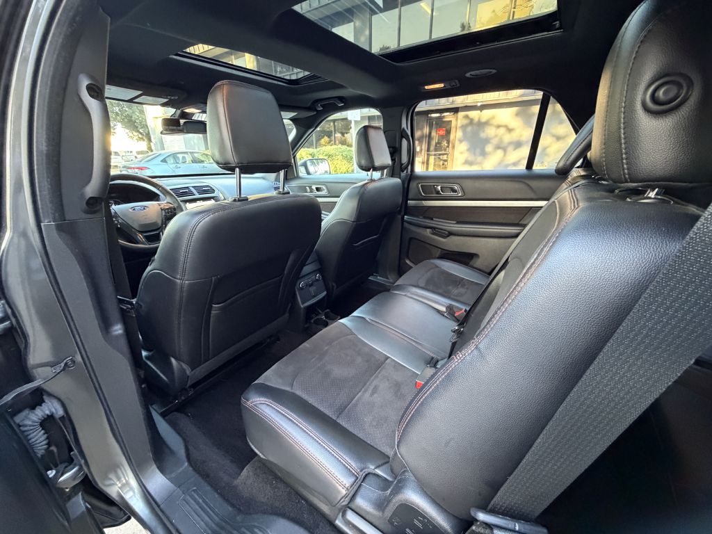 Photo 17 of this FORD EXPLORER