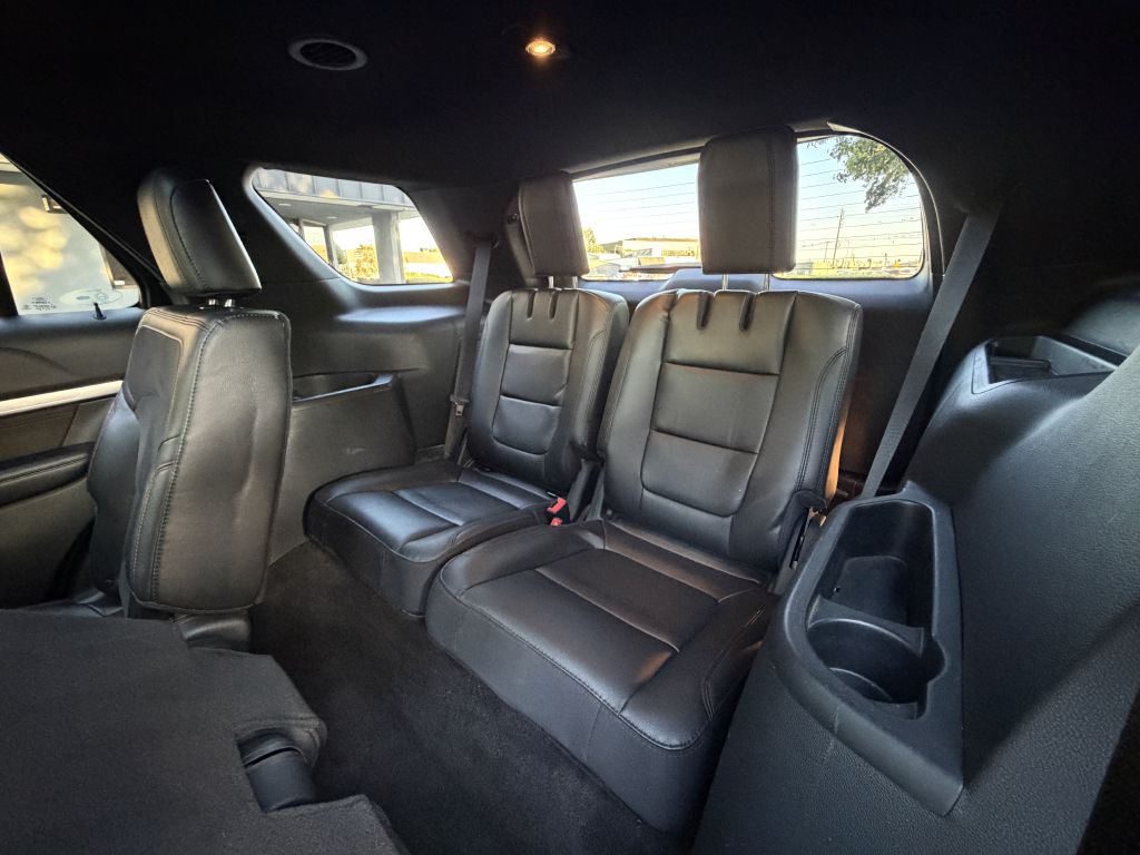 Photo 19 of this FORD EXPLORER
