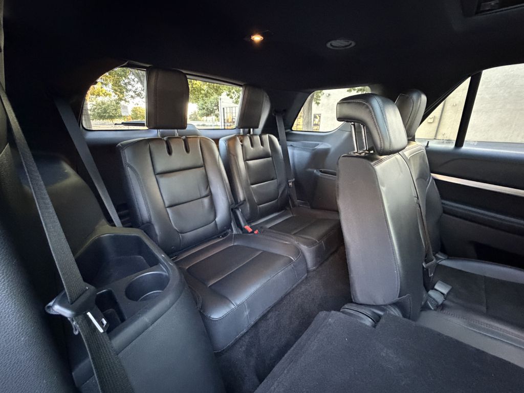 Photo 20 of this FORD EXPLORER