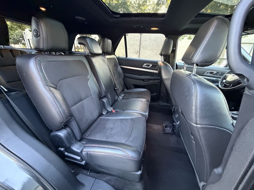 Photo 22 of this FORD EXPLORER