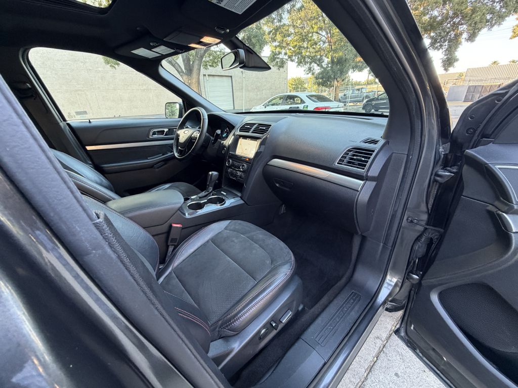 Photo 23 of this FORD EXPLORER