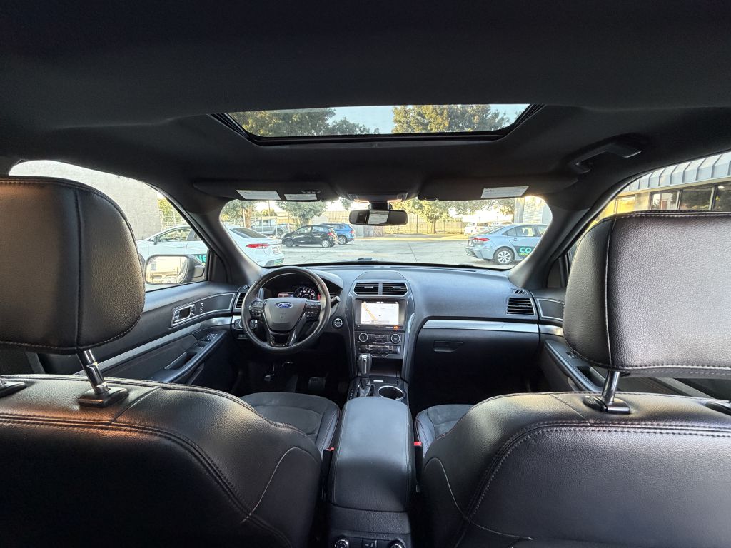 Photo 28 of this FORD EXPLORER