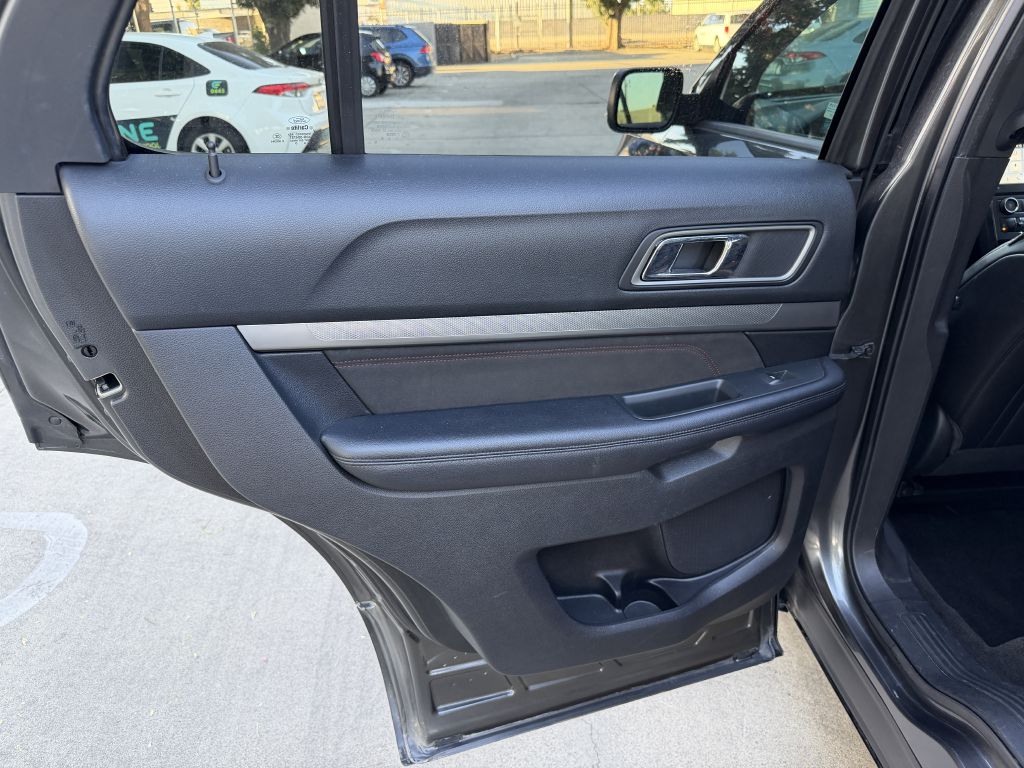 Photo 42 of this FORD EXPLORER