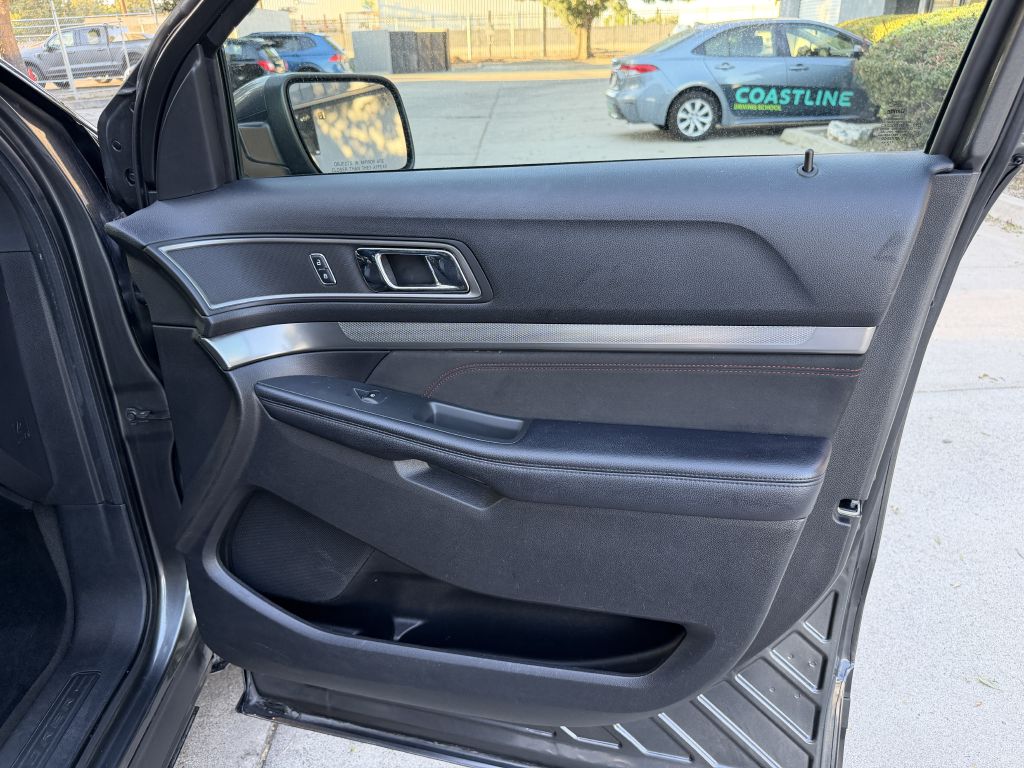 Photo 44 of this FORD EXPLORER