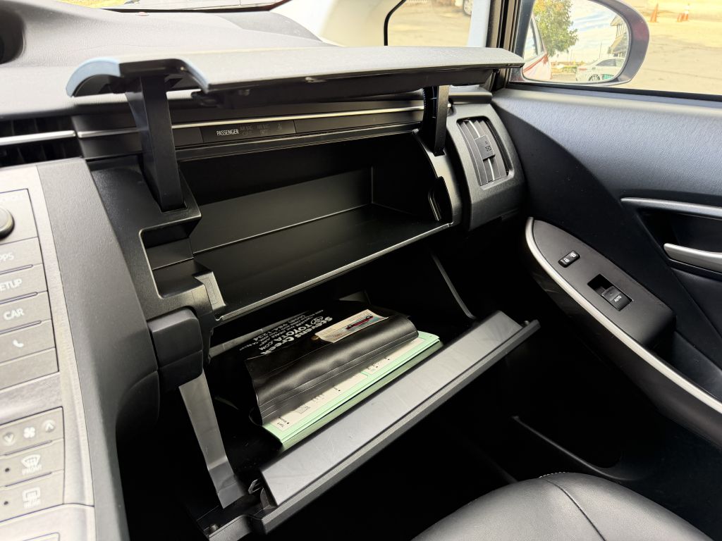 Photo 36 of this TOYOTA PRIUS