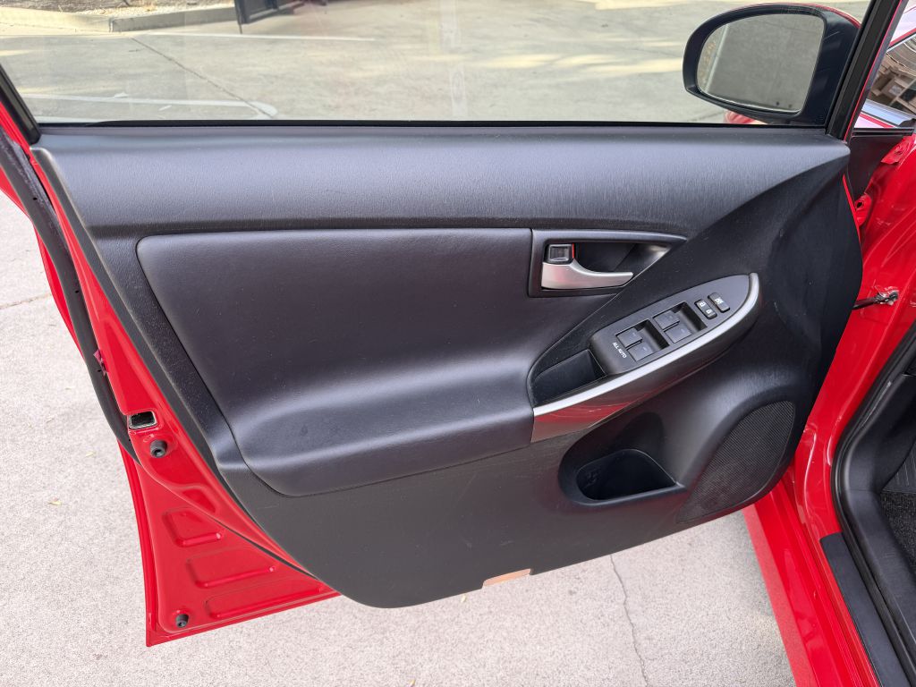 Photo 38 of this TOYOTA PRIUS