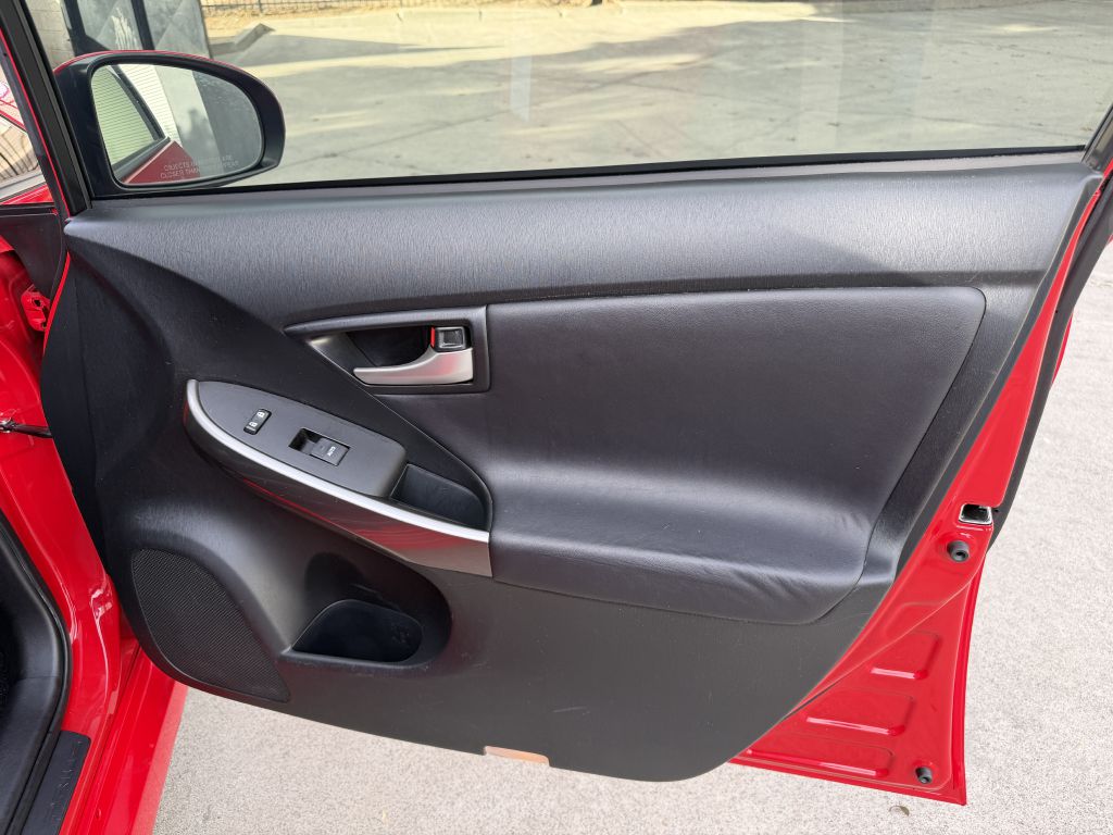 Photo 41 of this TOYOTA PRIUS