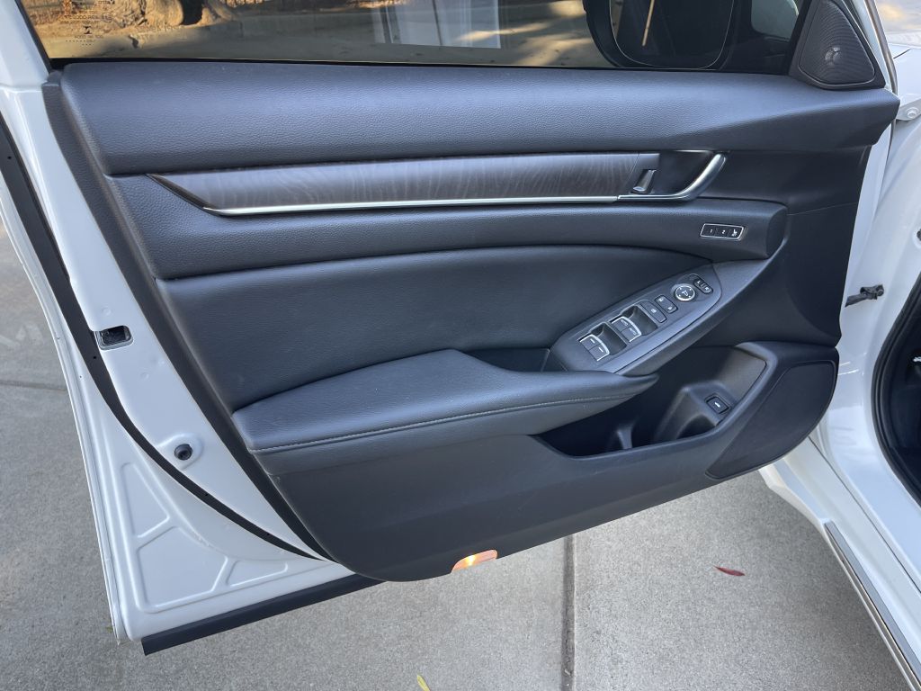 Photo 44 of this HONDA ACCORD