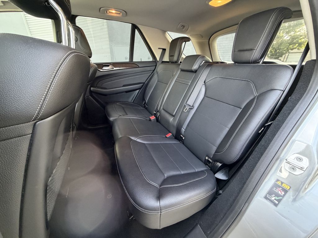 Photo 16 of this MERCEDES-BENZ ML