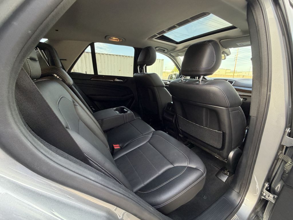 Photo 17 of this MERCEDES-BENZ ML