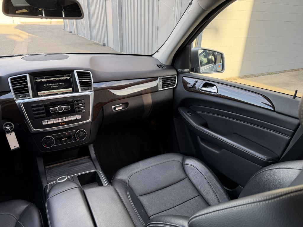 Photo 22 of this MERCEDES-BENZ ML