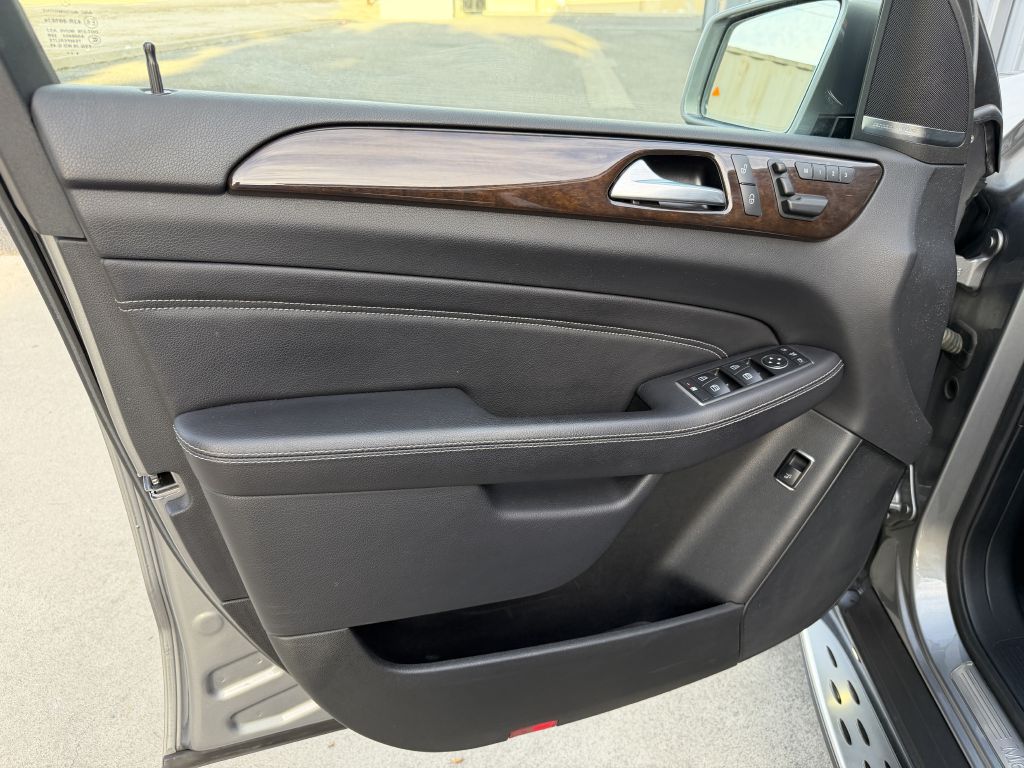 Photo 35 of this MERCEDES-BENZ ML