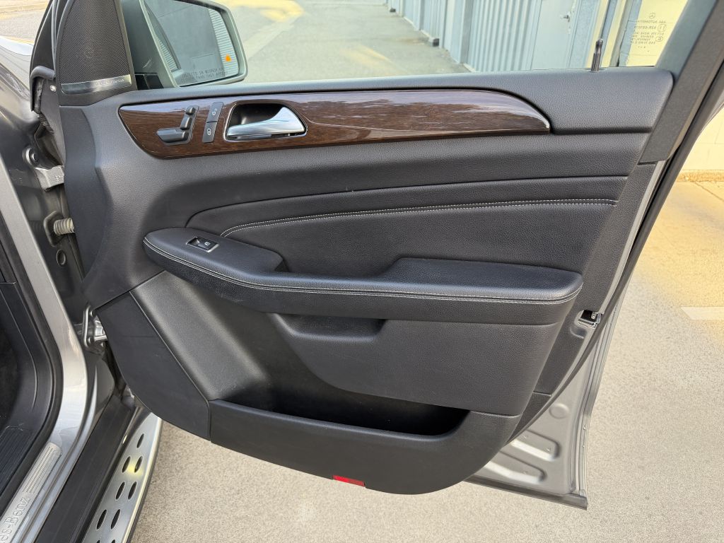 Photo 38 of this MERCEDES-BENZ ML