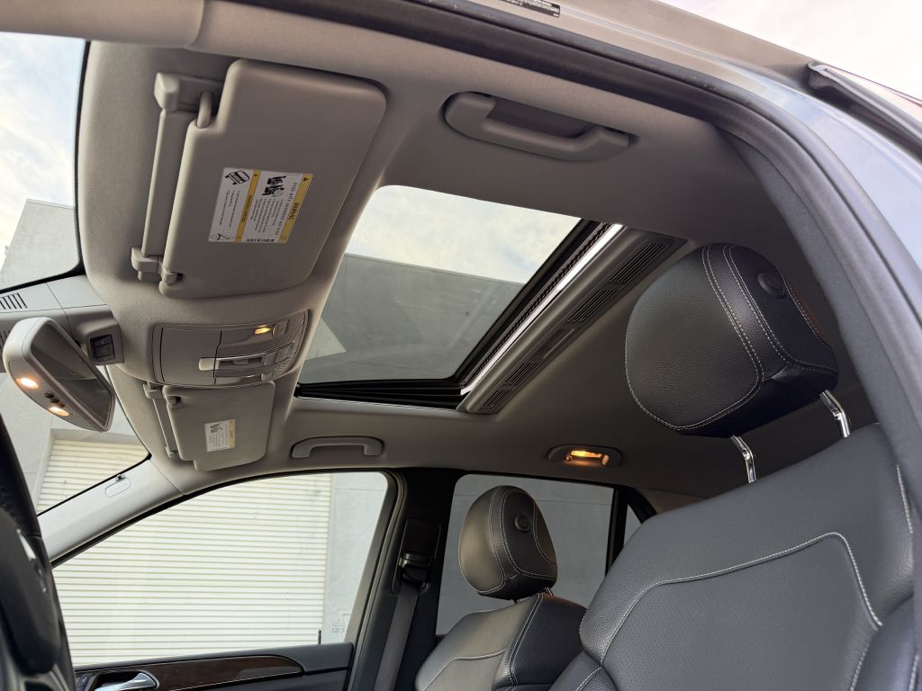 Photo 50 of this MERCEDES-BENZ ML