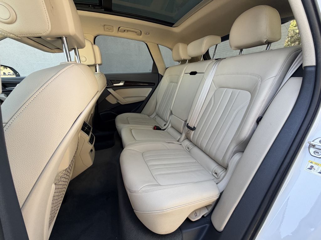 Photo 18 of this AUDI Q5