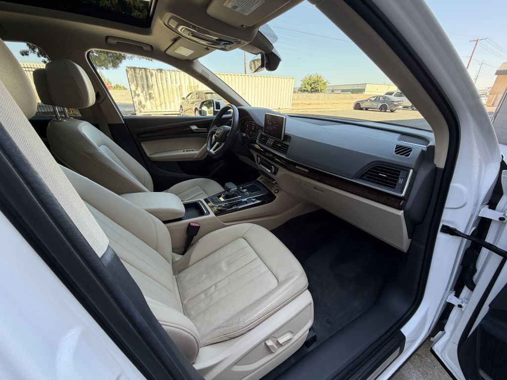 Photo 21 of this AUDI Q5
