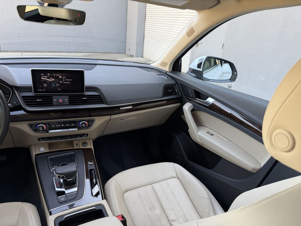 Photo 24 of this AUDI Q5