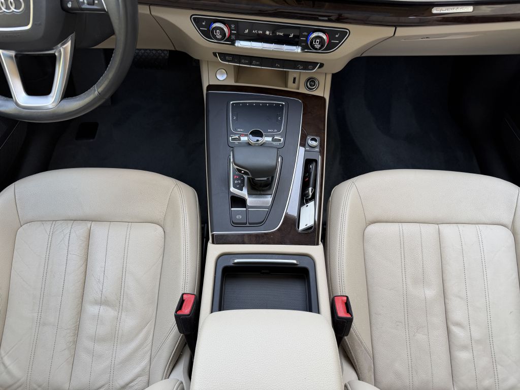 Photo 30 of this AUDI Q5