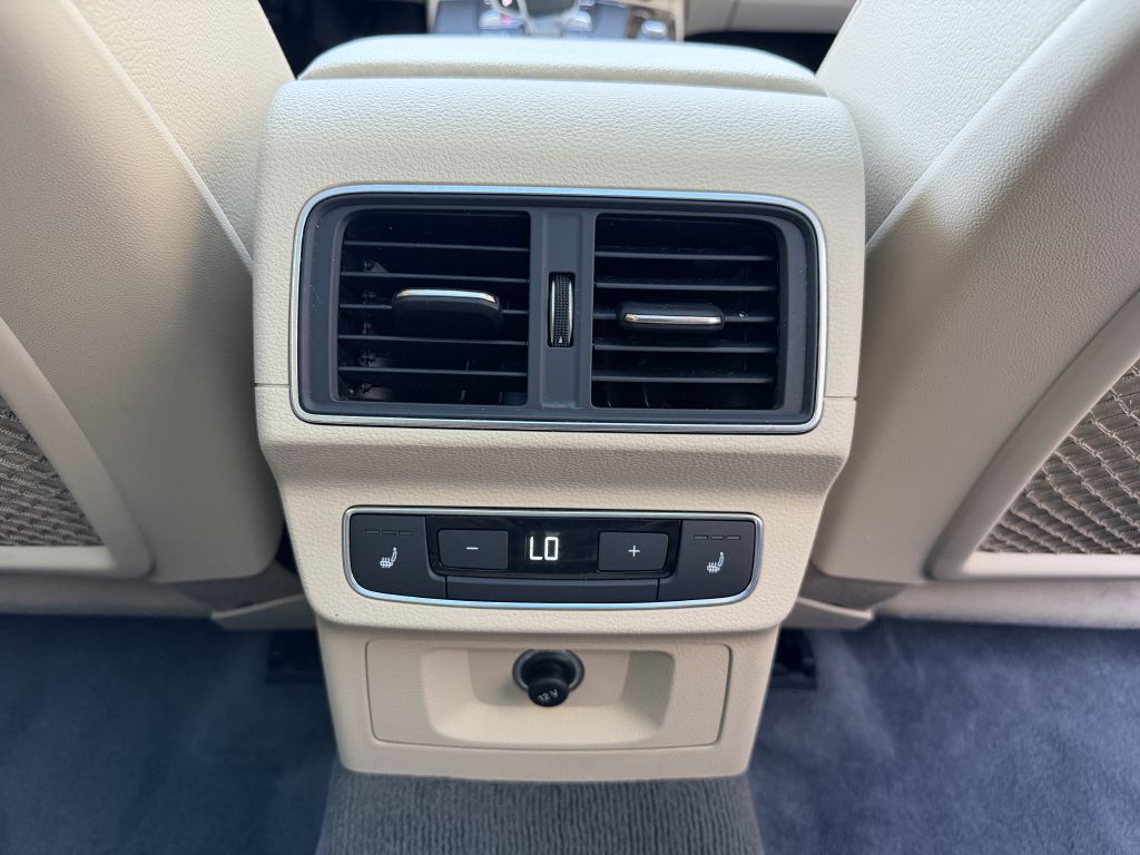 Photo 33 of this AUDI Q5
