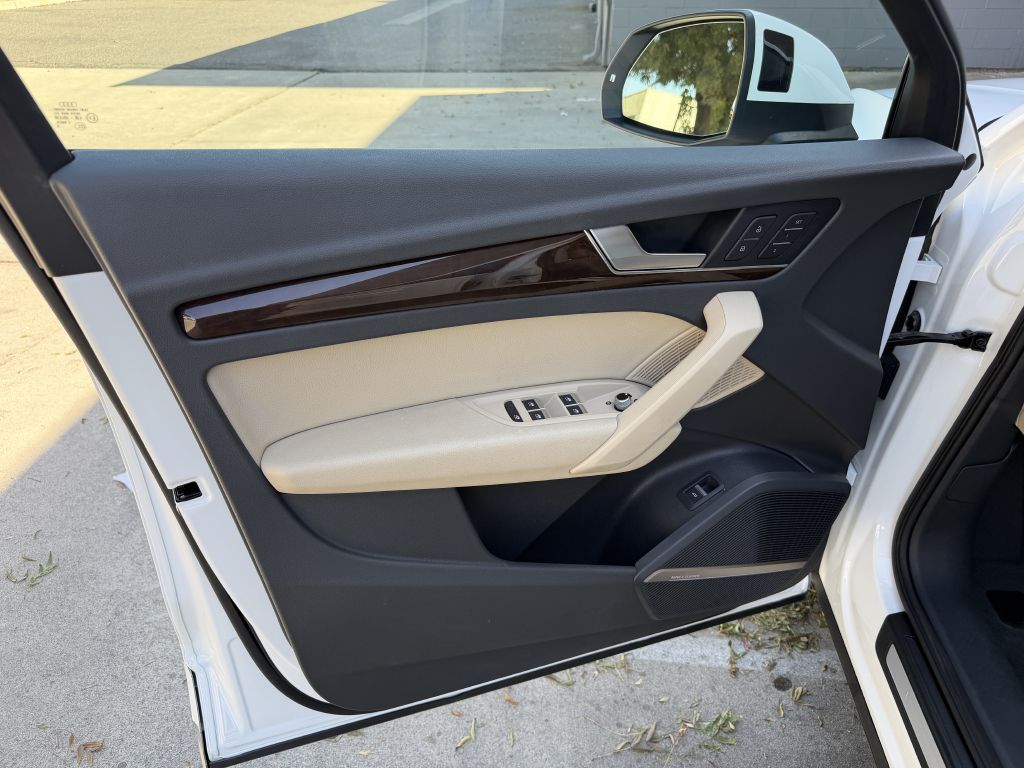 Photo 39 of this AUDI Q5
