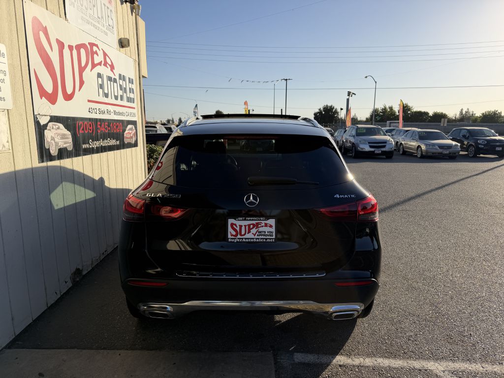 Photo 7 of this MERCEDES-BENZ GLA