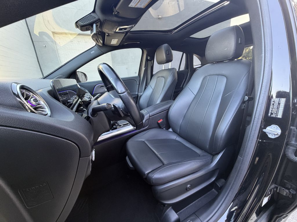 Photo 16 of this MERCEDES-BENZ GLA
