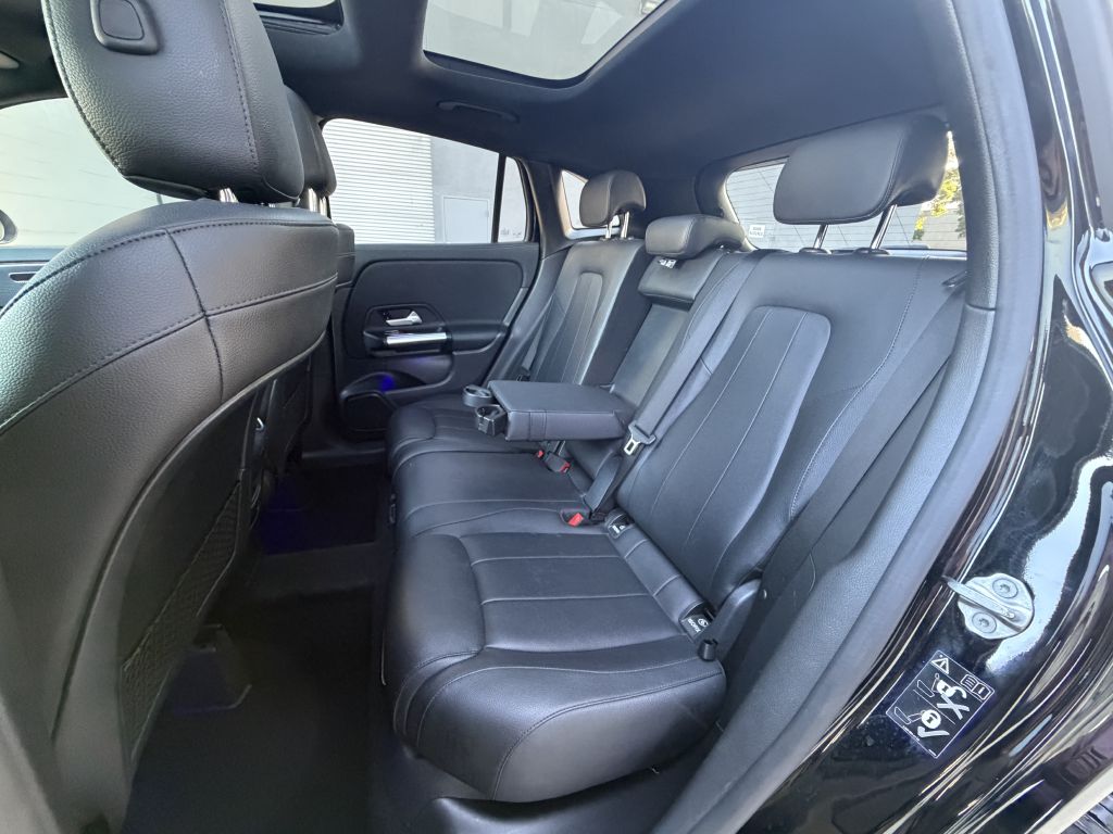 Photo 18 of this MERCEDES-BENZ GLA