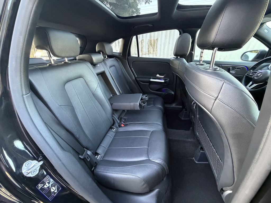 Photo 20 of this MERCEDES-BENZ GLA