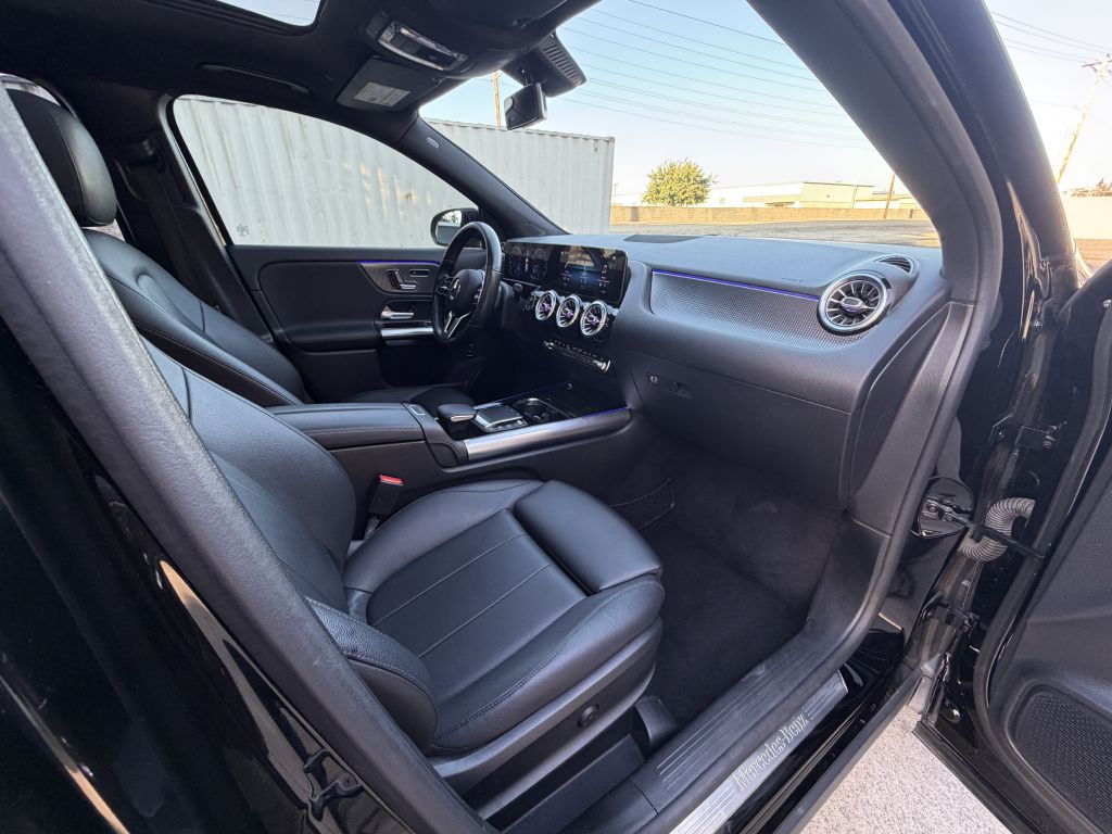 Photo 21 of this MERCEDES-BENZ GLA