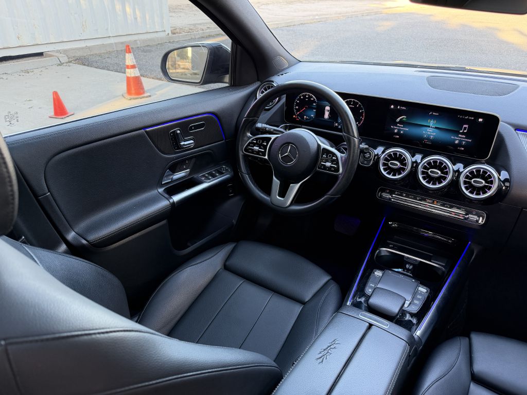 Photo 23 of this MERCEDES-BENZ GLA