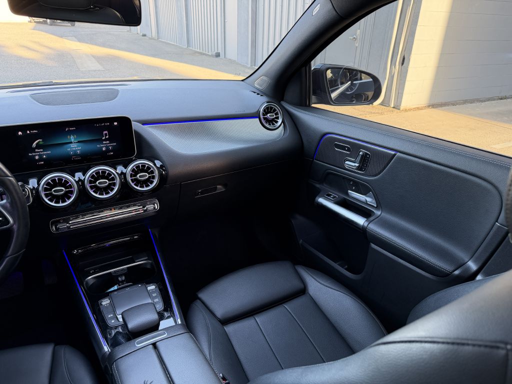 Photo 24 of this MERCEDES-BENZ GLA