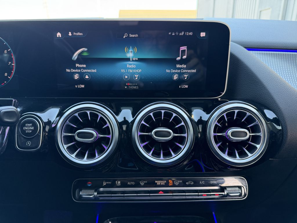 Photo 27 of this MERCEDES-BENZ GLA