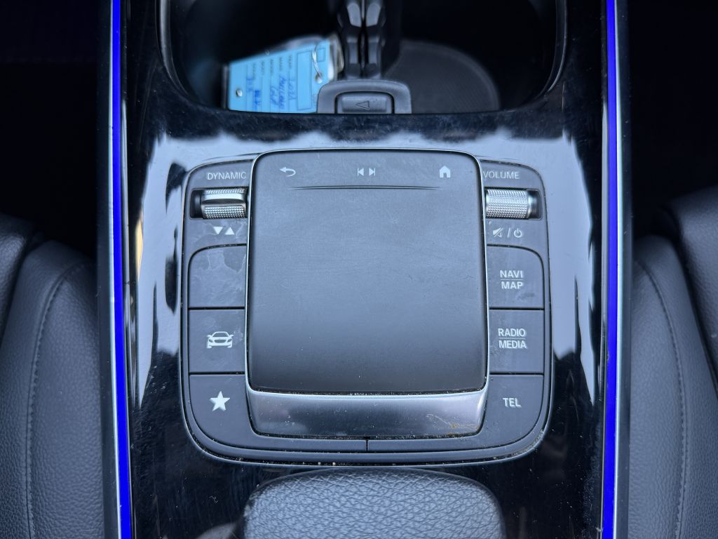Photo 29 of this MERCEDES-BENZ GLA