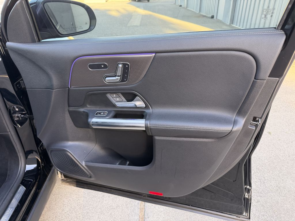 Photo 39 of this MERCEDES-BENZ GLA