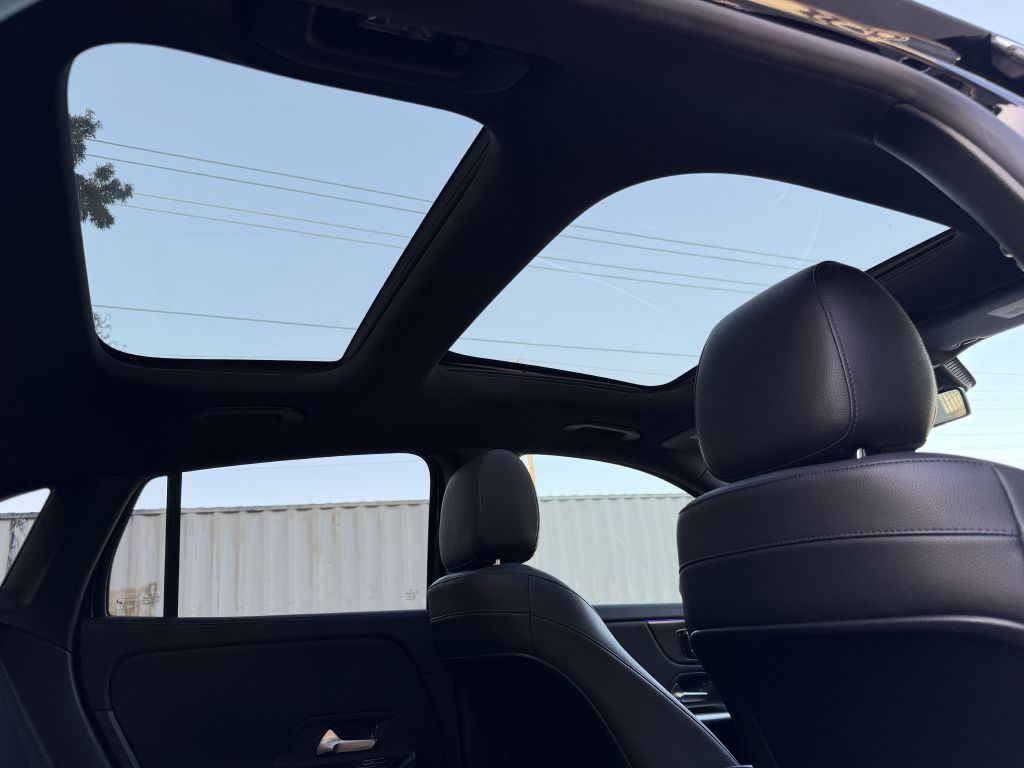 Photo 41 of this MERCEDES-BENZ GLA