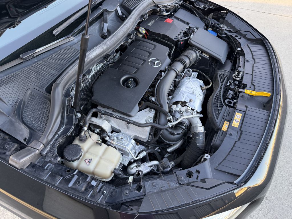 Photo 44 of this MERCEDES-BENZ GLA