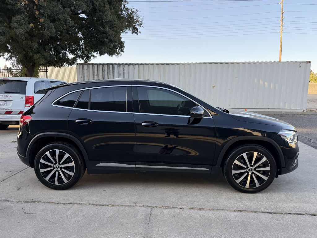 Photo 56 of this MERCEDES-BENZ GLA