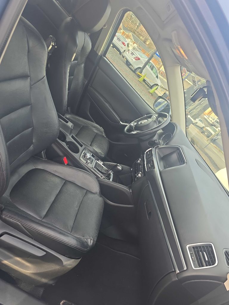 Photo 2 of this MAZDA CX-5