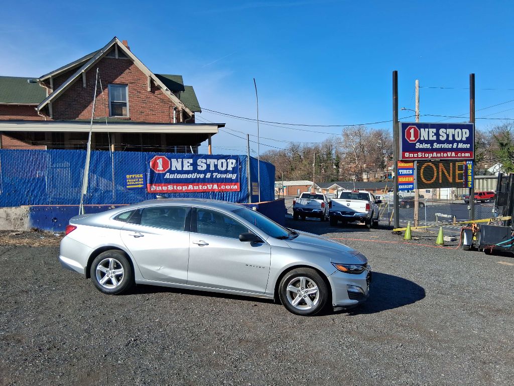 Photo 3 of this CHEVROLET MALIBU