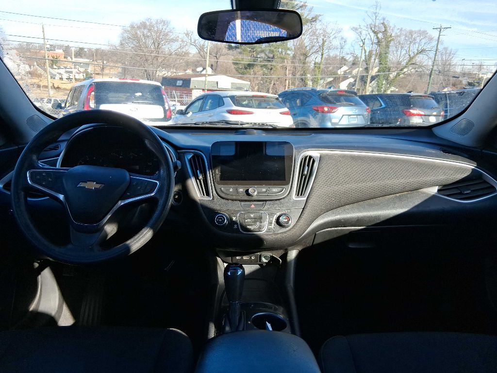 Photo 6 of this CHEVROLET MALIBU