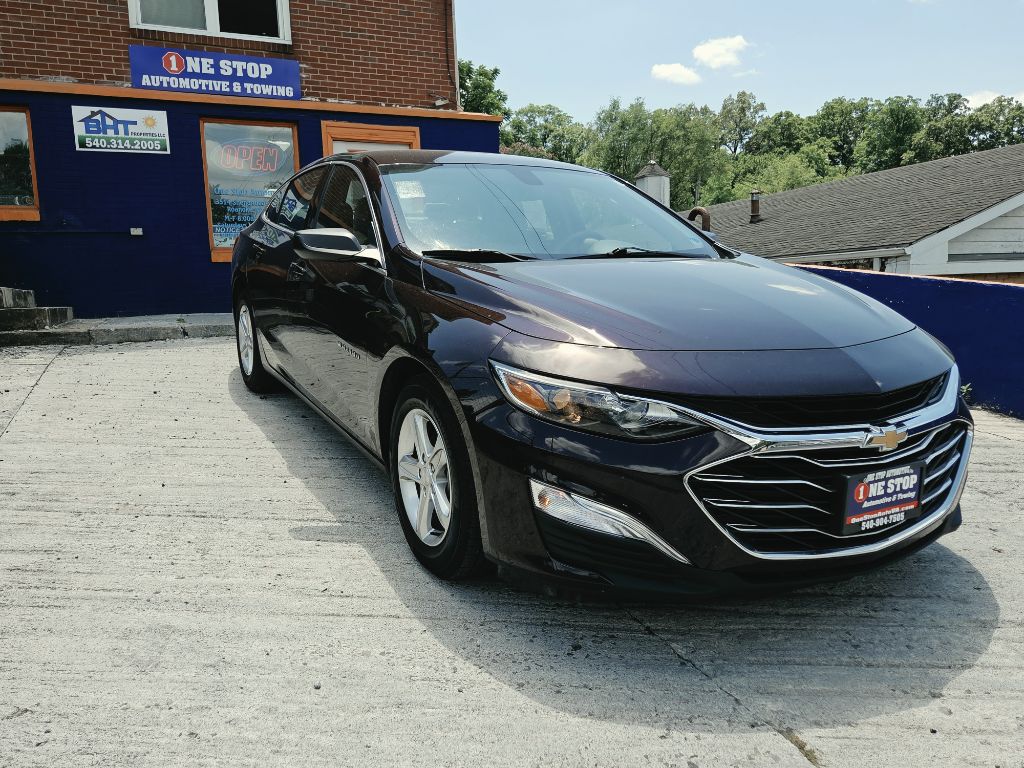 Photo 2 of this CHEVROLET MALIBU