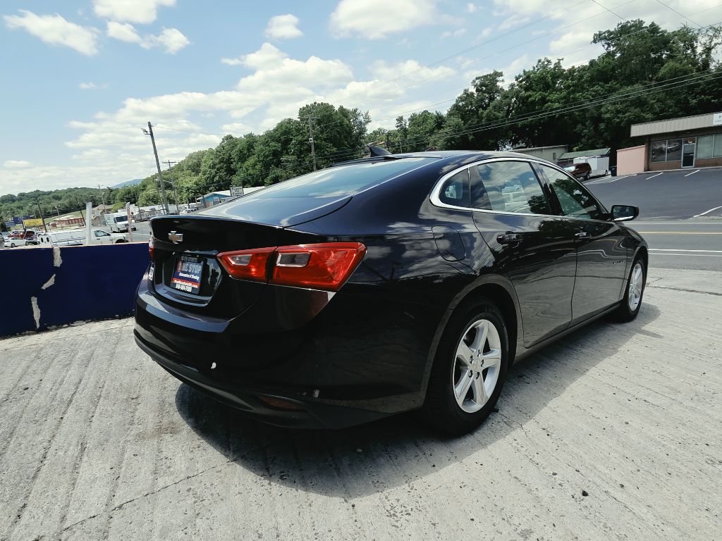 Photo 3 of this CHEVROLET MALIBU