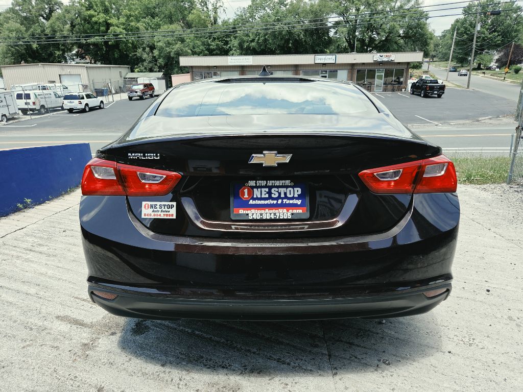 Photo 4 of this CHEVROLET MALIBU