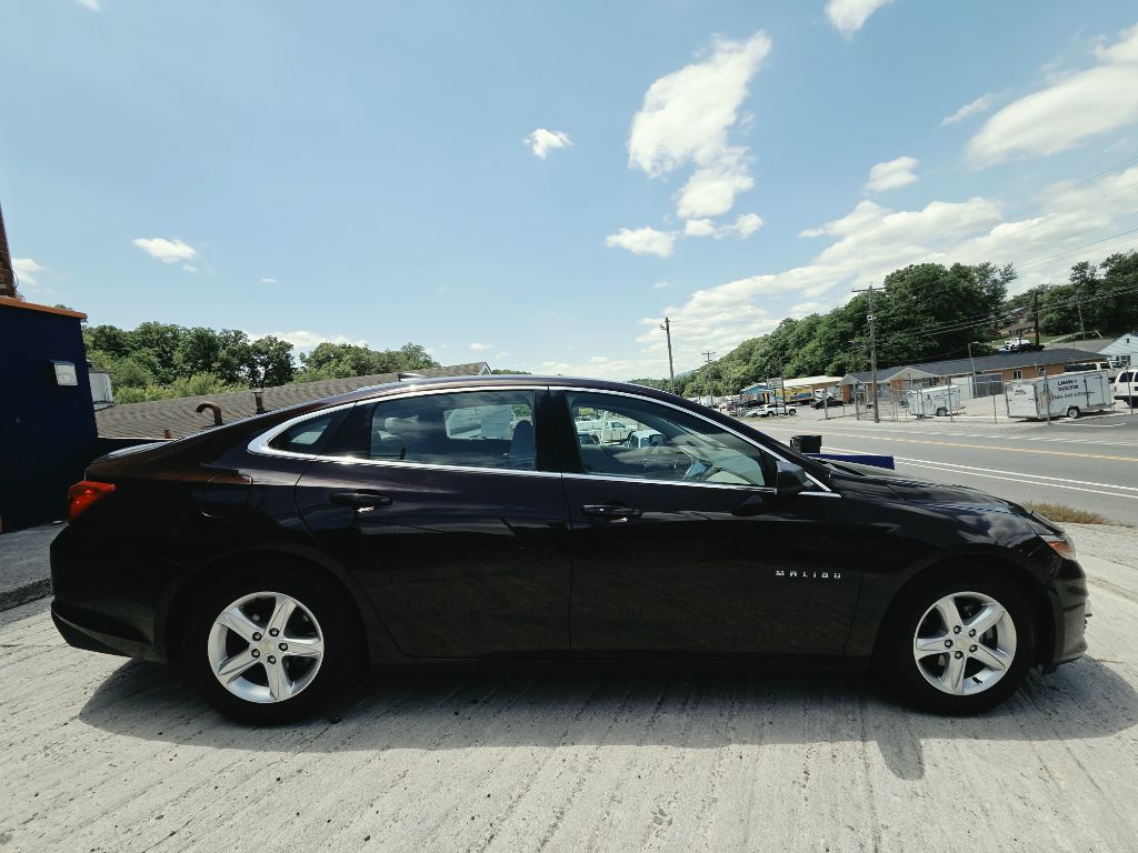 Photo 5 of this CHEVROLET MALIBU