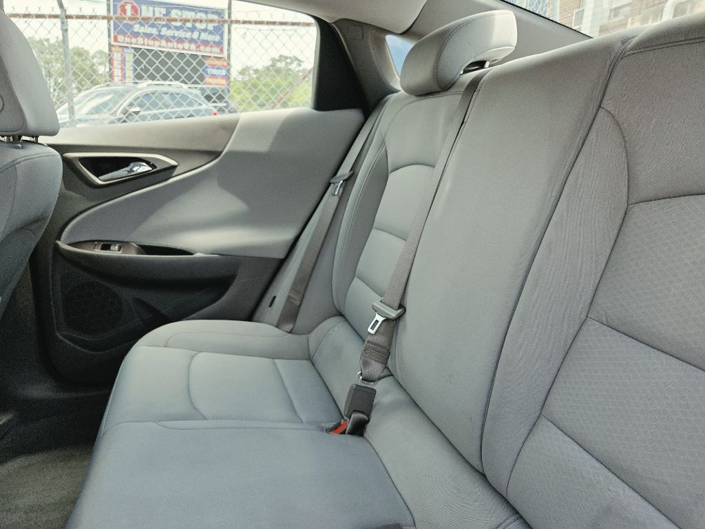 Photo 13 of this CHEVROLET MALIBU