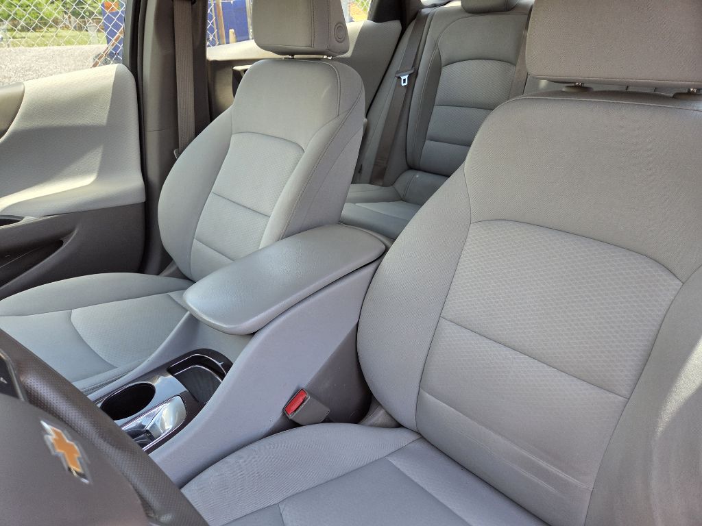 Photo 11 of this CHEVROLET MALIBU
