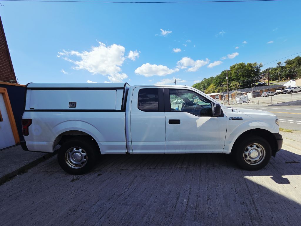 Photo 3 of this FORD F150
