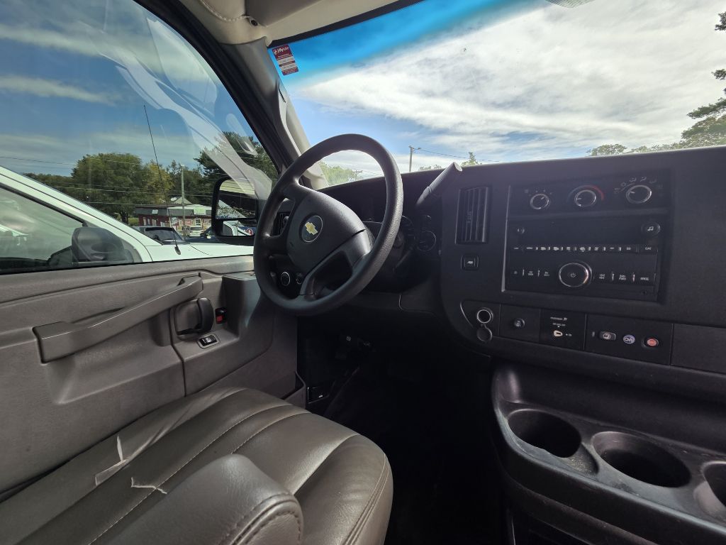 Photo 3 of this CHEVROLET EXPRESS G2500